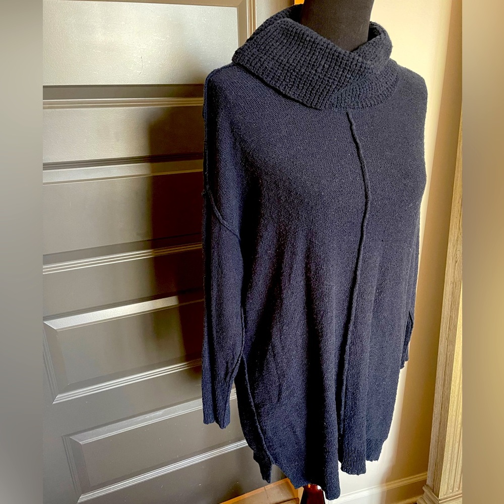 Two by Vince Camuto Long Lightweight Cowl-Neck Navy Blue Sweater. Size M